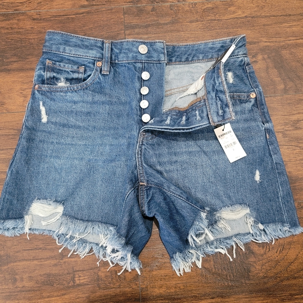 NWT Express boyfriend midi mid rise shorts